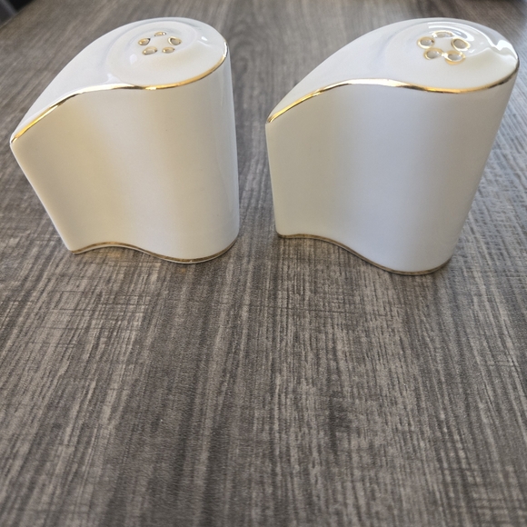 Porcelain Salt and Pepper Shakers White and Gold Color Olympic Porcelain - Picture 8 of 8